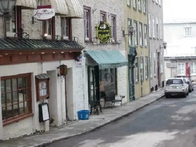 Beau grand studio 1 1/2, Vieux-Québec semi-meublé Image# 1