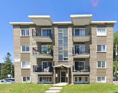 Beau très grand 5 1/2, rue Poncelet, Juillet WIFI Image# 1