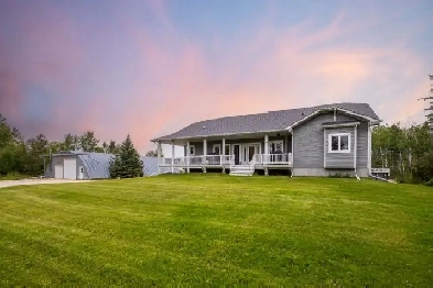 Stunning 1883sqft 6bdrm Bungalow w/ Quad-Attached Garage! Image# 2