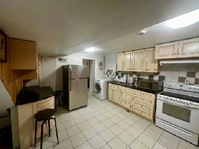 $1,000 ✨ ROOM FOR RENT ✨ (Toronto) Image# 4