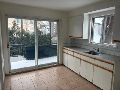 Grand 3 1/2 à louer Longueuil - Rénové - près services Image# 1