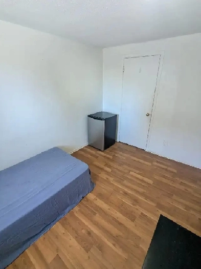 Month to month, Master bedroom on Heron Gate Mall, ASAP Image# 1