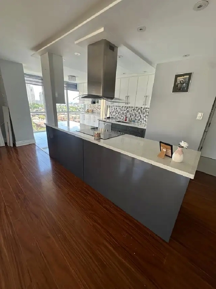 TWO BED TWO BATH TWO PARKING CONDO NEAR SQUARE ONE