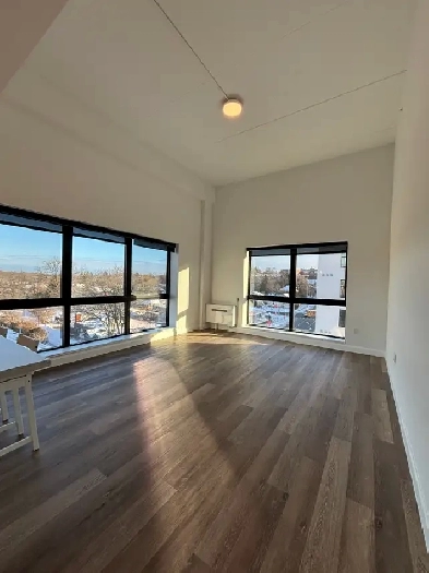 Large Top-Floor 1 Bed in Heart of the City | Corner Unit | Views Image# 1