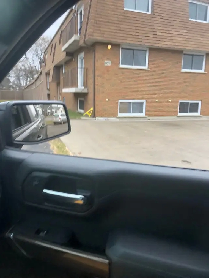 2 BDRM - SPACIOUS - BALCONY