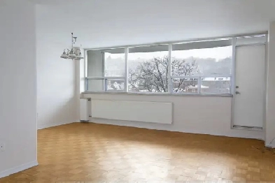 2 Bedroom Apartment - Senior Discount Available l 17 Robinson St Image# 1