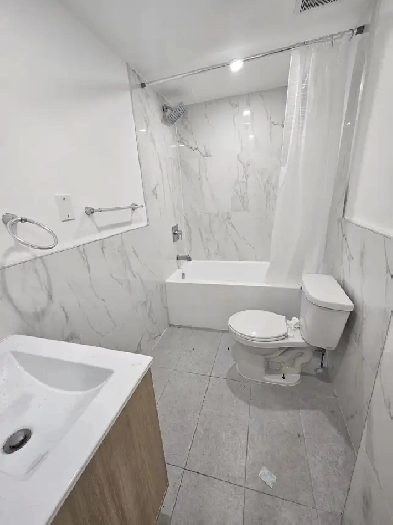 For Rent 3 1/2 apartment - 5 minute walk to Rosemont Metro Image# 1