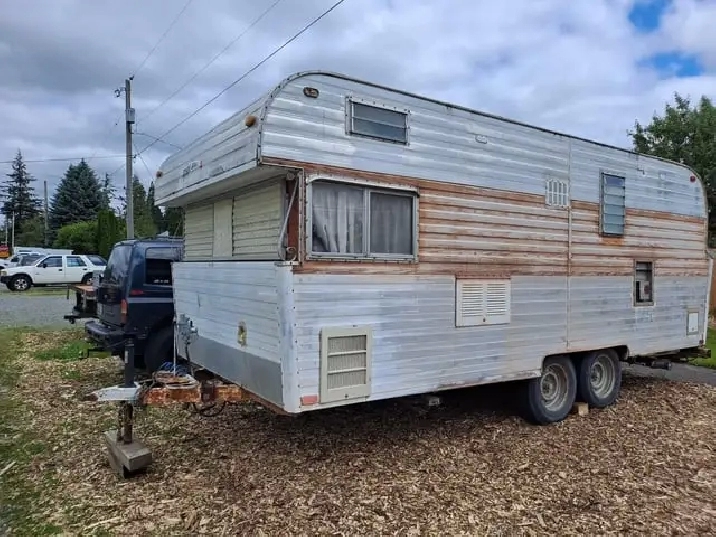 Working Male looking for Trailer and property to rent