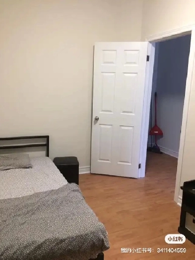 Cozy room in eastyork available from Feb 1st.single/couple Image# 1