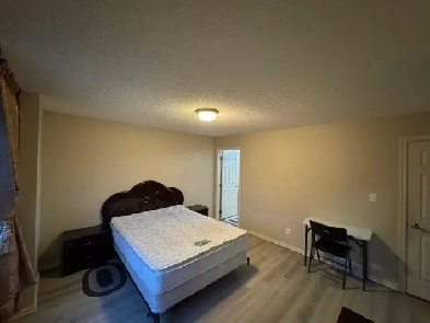 Room for rent with Private Washroom Image# 1