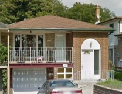 3 bed 1 bath upper level Bangalow house for rent