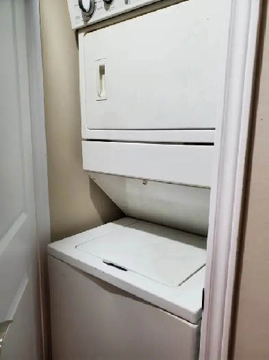 3 bed 1 bath upper level Bangalow house for rent