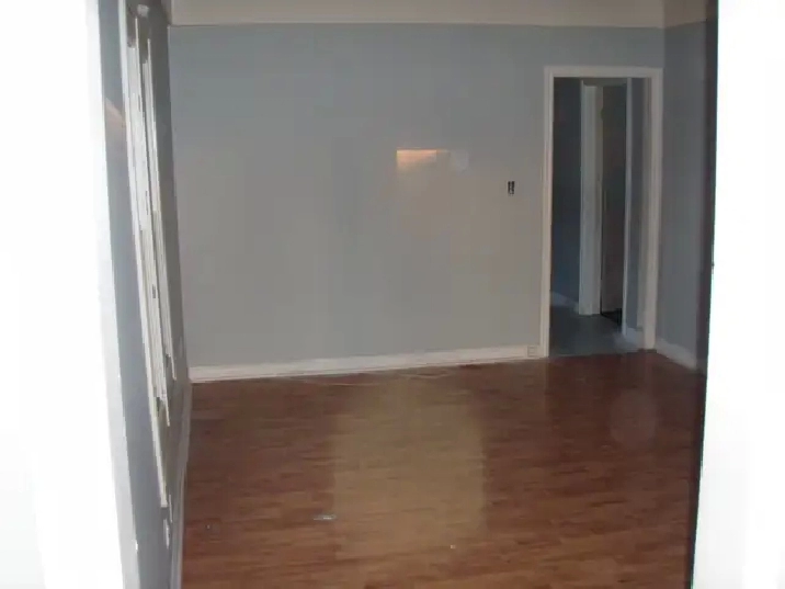 Spacious lower 3 Bedroom Apartment