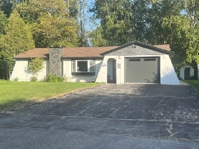 3 BEDROOM HOUSE  POINT CLARK