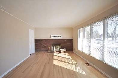 Great Location Large 6 Bedroom House May 1st Image# 1