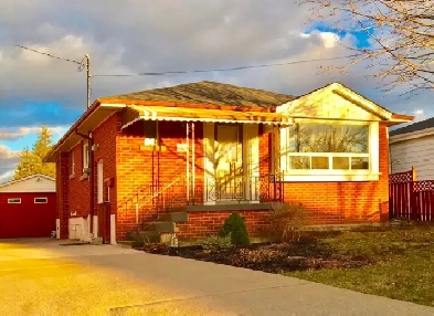 East Mountain, 3 Bedrooms main floor home Image# 1