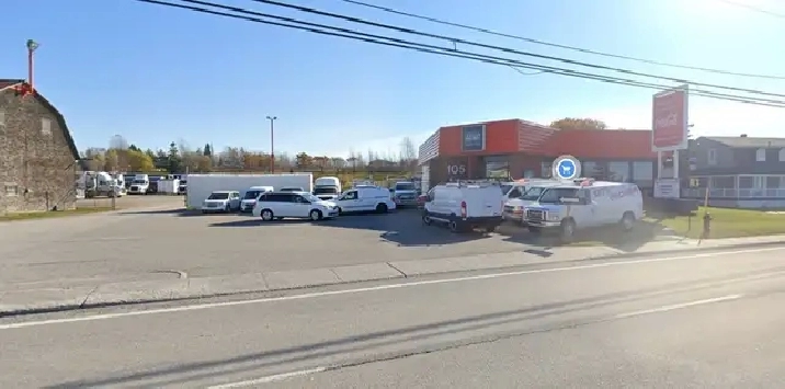 Bureau à louer et stationnement pour camions