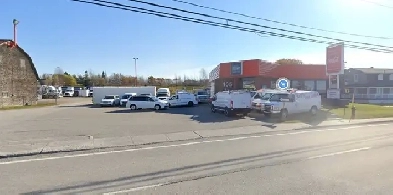 Bureau à louer et stationnement pour camions