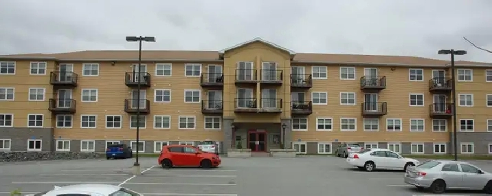 A Beautiful 2 bdr apt. Top floor, Storage, Parking, Clean bldg