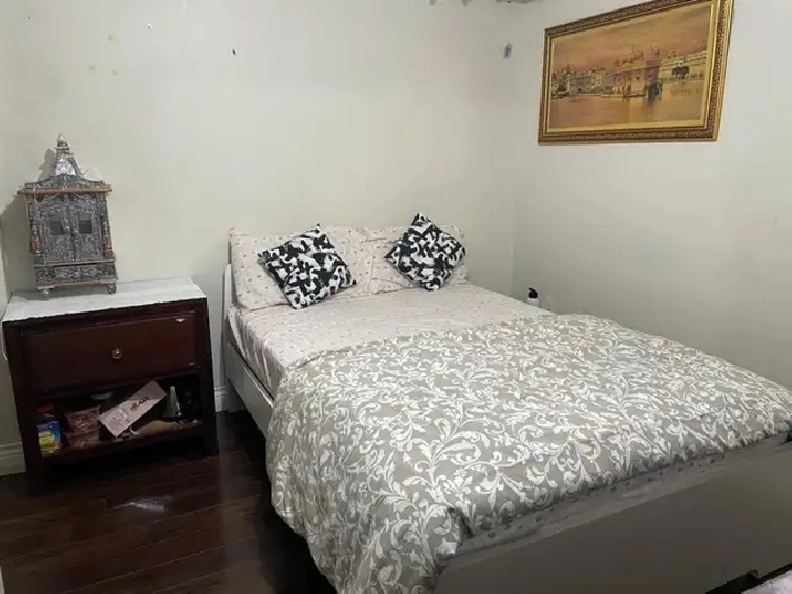 ROOM FOR RENT SHARING FOR BOYS  CLOSE TO MISSISSAUGA / BRAMPTON