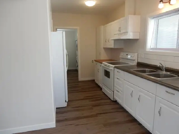 Private1 BDR - Incl Utilitis Wifi Shaw TV - Ensuite  Laundry