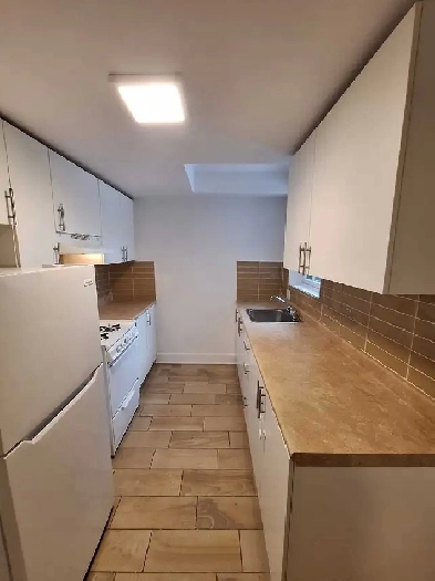 CDN 3.5 metro côte st-Catherine Image# 5