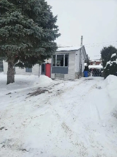 5 1/2 haut de maison Blainville 3 CAC , 1 salle de Bain Image# 1