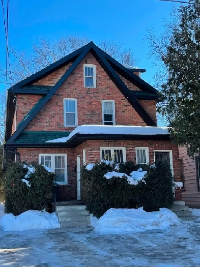 ATTN TRENT STUDENTS - 6 Bdrm Hope Close To It All! Image# 1