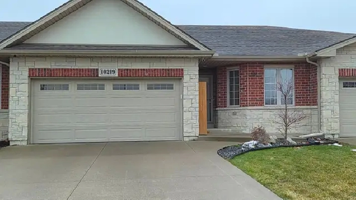 Beautiful Windsor East Townhouse with Finished Basement