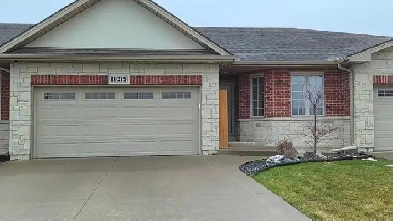Beautiful Windsor East Townhouse with Finished Basement