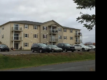 Ground floor 2bedroom with washer and balcony for March 1st Image# 4
