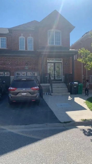 3 bedroom 3 washroom Avaliable