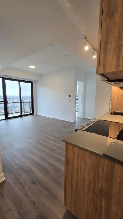 3 bed 2bath with 2 parking spots Image# 1