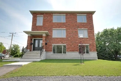 GRAND 4 1/2 HAUT DE GAMME STYLE CONDO À SAINT-JEAN-SUR-RICHELIEU Image# 1