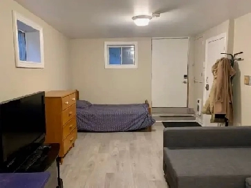 Room for Rent,Males Only,$850,Chinatown,Dundas Spadina, Mar. 1st Image# 1