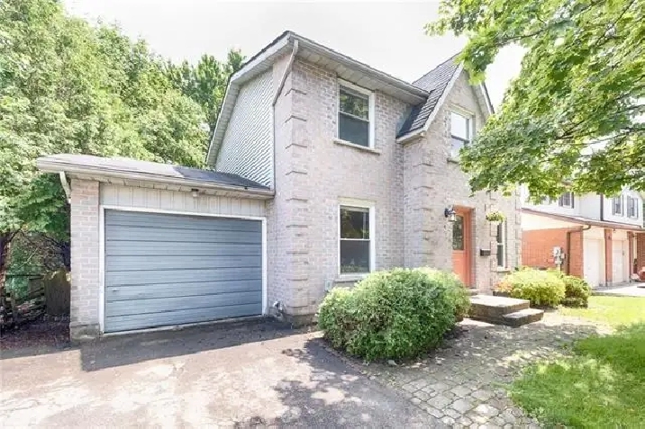 Six Bedroom Home in a Prime Location for U of Students! May 1st