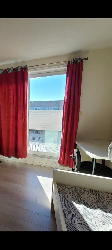 Room are available now.  Minutes walk Finch west subway station Image# 1