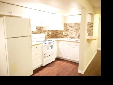 RENOD 1300sf 3BR LEGAL Bsmt- BEST 3BR deal! fenced yard-pets ok Image# 1