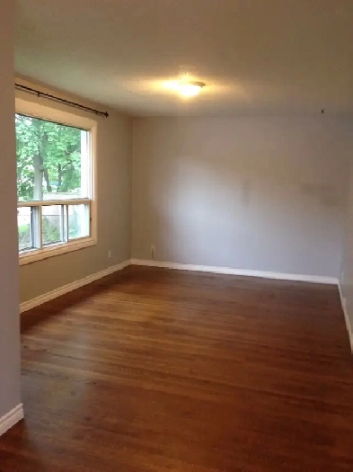 2 BDRMS OFFICE- MAIN LEVEL OF DETACHED HOUSE-PICKERING/WATERFRNT Image# 1