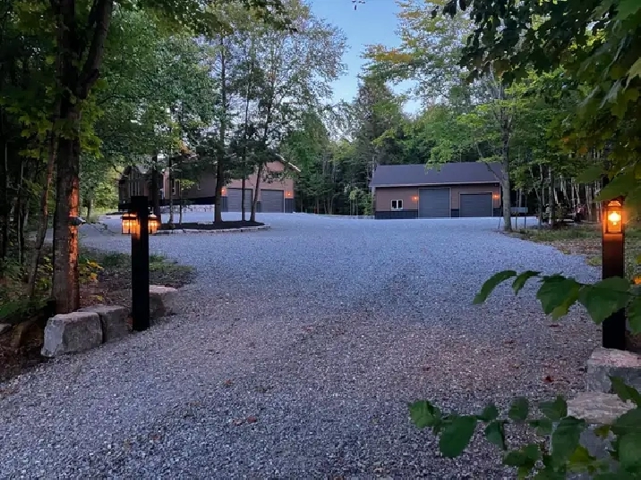 Muskoka custom bungalow, 17 acres w shop.