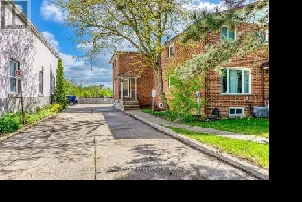 3 bedroom townhouse in downtown Milton for rent Image# 1