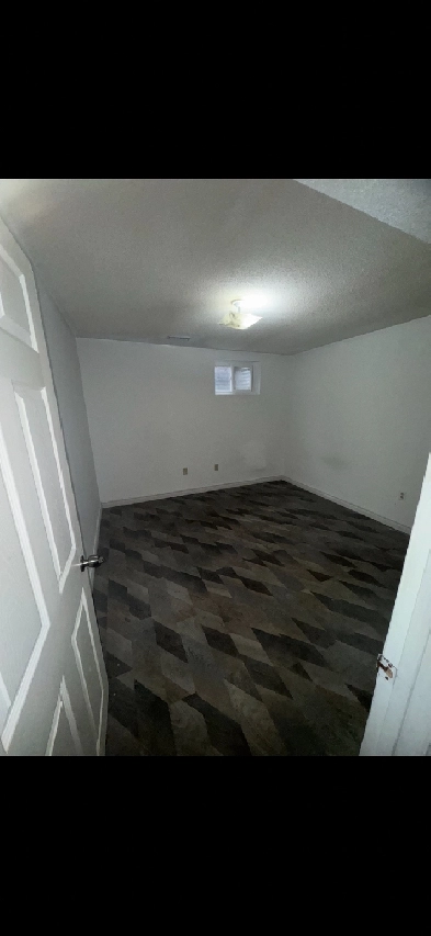 2 bedroom 2 floor spacious unique basement apt Brampt avail asap