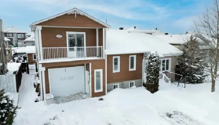 Grande propriété 5 chambres, Bureau/Garage et revenus Lavaltrie