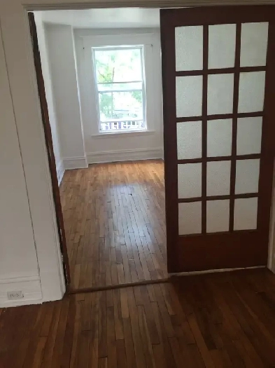 Nice and bright 1-bedroom- Available April 1st! Image# 1