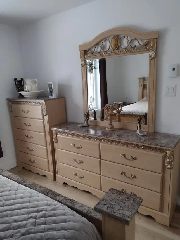 Grand 5 1/2 lumineux avec garage