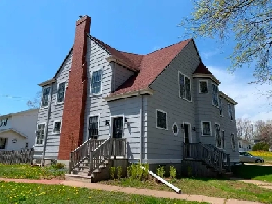 Beautiful Fully Furnished 3 Bedroom Upstairs Unit in Brighton Image# 6