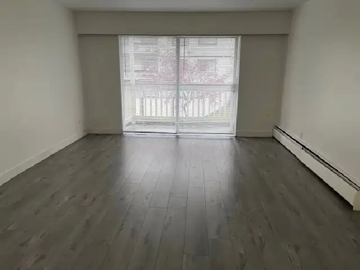 Mar1/1 Br / Large/ 750sf / Balcony / Includes Parking and heat