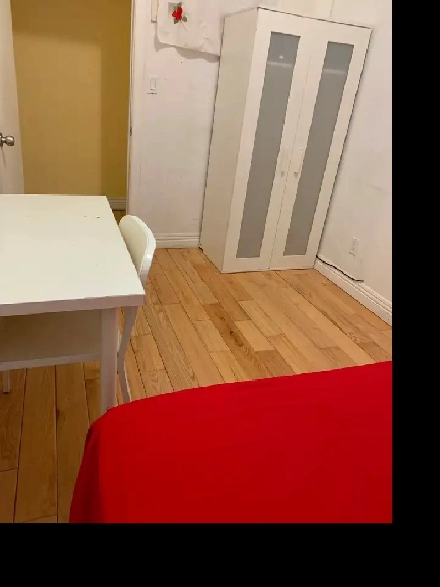 Downtown Toronto, College/Bathurst room shared Bathroom 800/Mon. Image# 1