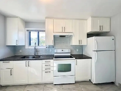 Charming Main Floor Bungalow, 3 Beds, 1 Bath for Rent in Oshawa Image# 1