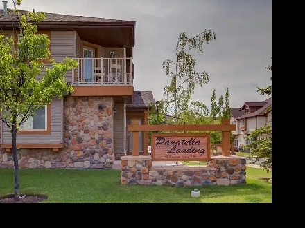 Panorama stacked townhouse 2 bedroom,renovated $1530/m UT Image# 1